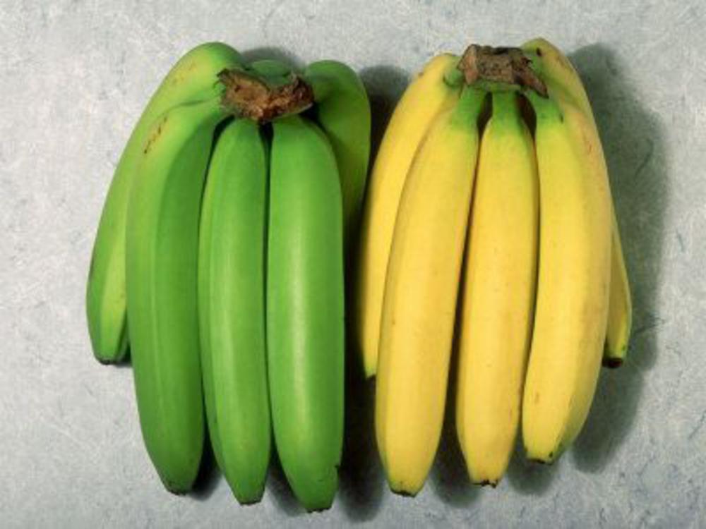 green_unripen_and_ yellow_ ripen_ bananas
